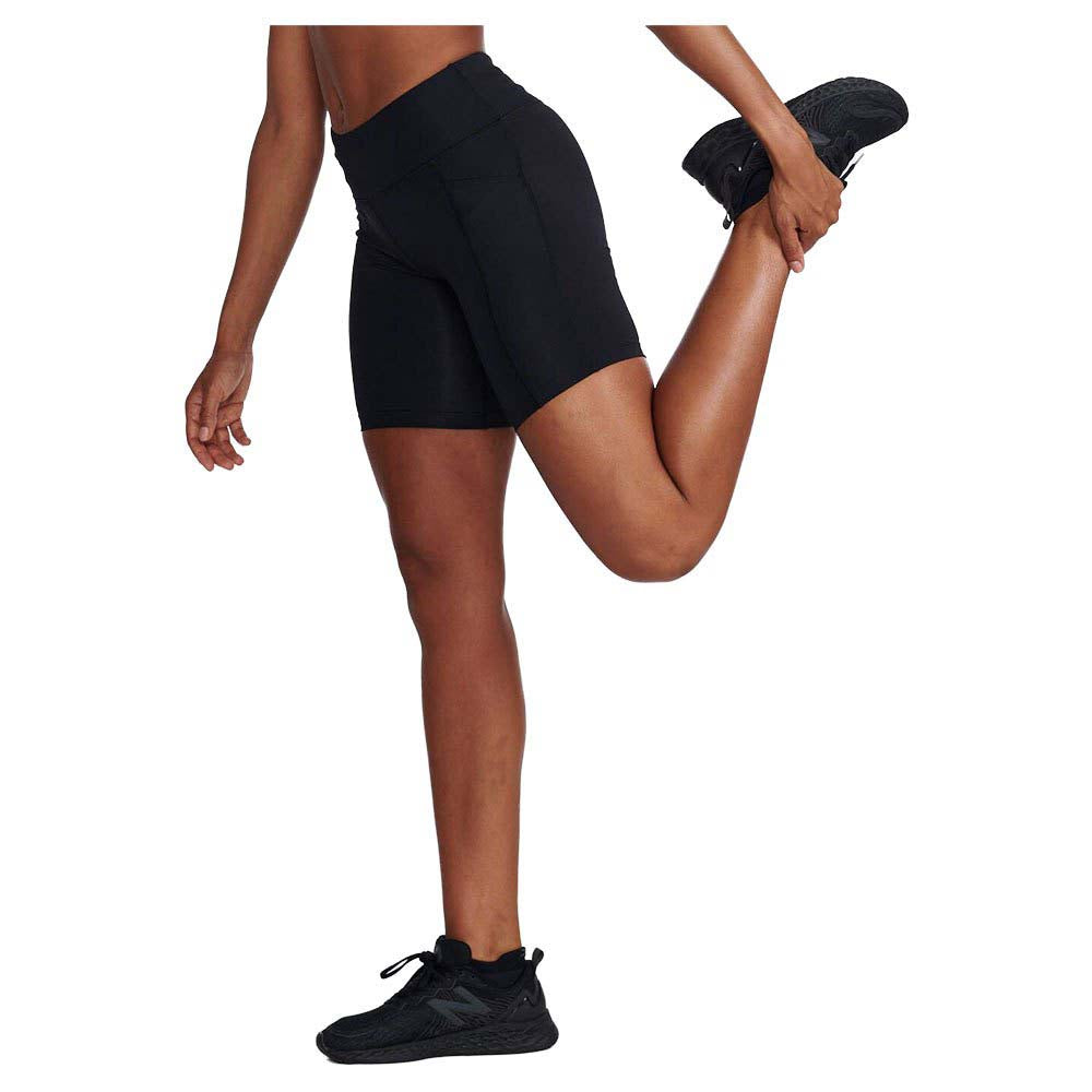 2XU Aero Mid Rise Compression 6 Inch Short Womens